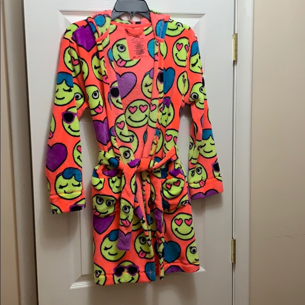 Justice emoji robe & slippers